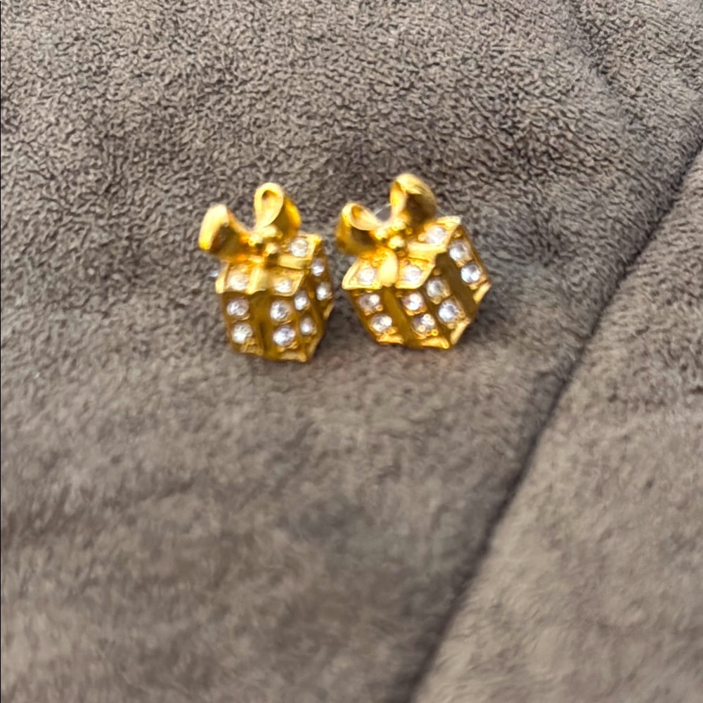 Avon Gold tone and Silver tone Cluster Stud Earrings